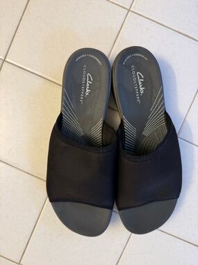 Clarks Women's Black Cloudsteppers Slip-On Sandals sz 10
